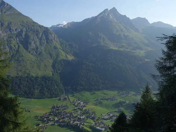 von Losach Aufstieg Richtung Wetterkreuz rechts die Wunspitze unten Prägraten