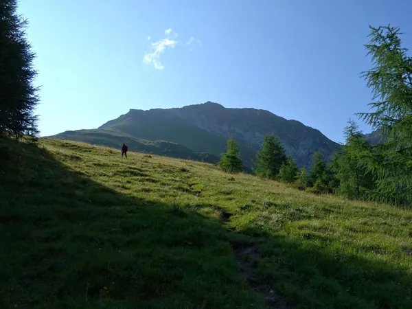 von Losach Aufstieg Richtung Wetterkreuz hinten Mitte der Berger Kogel