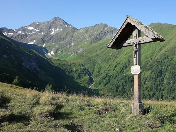 beim Wetterkreuz hinten der Lasörling