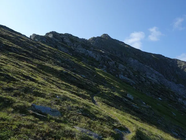 vom Wetterkreuz Aufstieg Richtung Gipfel Berger Kogel hinten Bildmitte