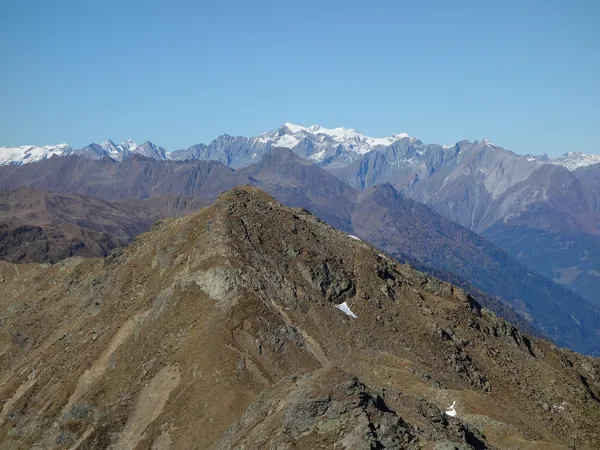 Blick vom Gipfel Böses Weibele Richtung NNW hinten Mitte links der Großvenediger Zoom