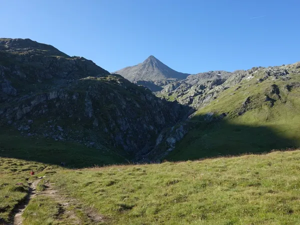 vom Peischlachtörl Aufstieg zum Gipfel Böses Weibl hinten Bildmitte