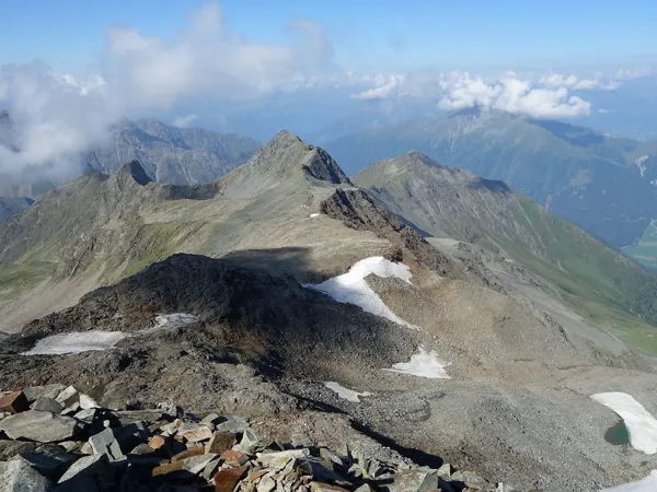 Blick vom Gipfel Böses Weibl Richtung SW vorne das Tschadinhorn