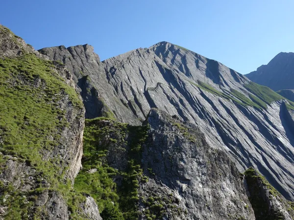 vom Falkenstein Aufstieg Richtung Bunzkögele Bildmitte die Bretterwandspitze