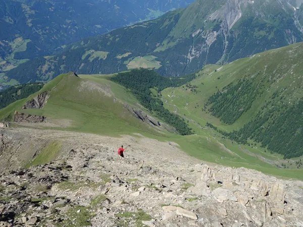 vom Gipfel Bretterwandspitze Abstieg Richtung Äußere Steiner Alm rechts unten