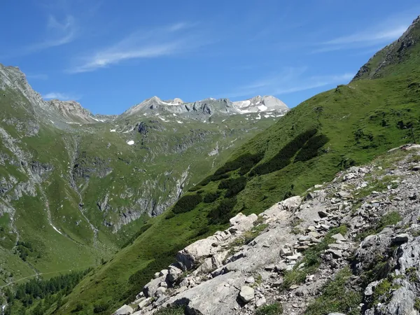vom Gipfel Bretterwandspitze Abstieg Richtung Äußere Steiner Alm hinten der Muntanitz