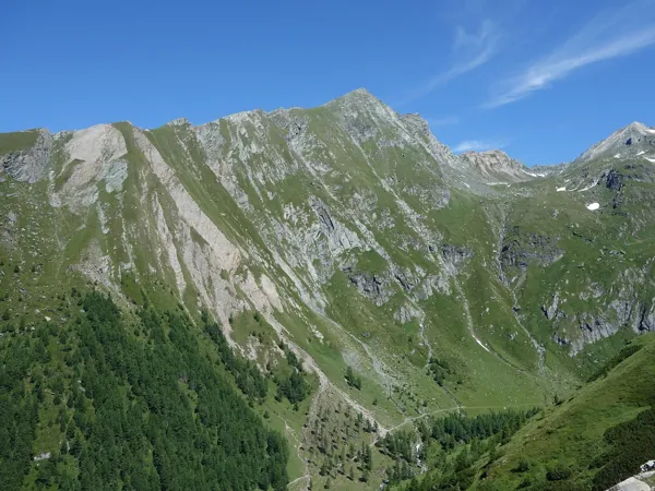 vom Gipfel Bretterwandspitze Abstieg Richtung Äußere Steiner Alm hinten der Nussinkogel