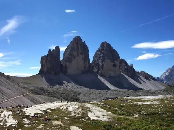 bei der Drei Zinnen Hütte Blick Richtung Drei Zinnen