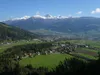 entlang Rodelbahn unten Lienzer Talboden hinten Bildmitte die Schleinitz