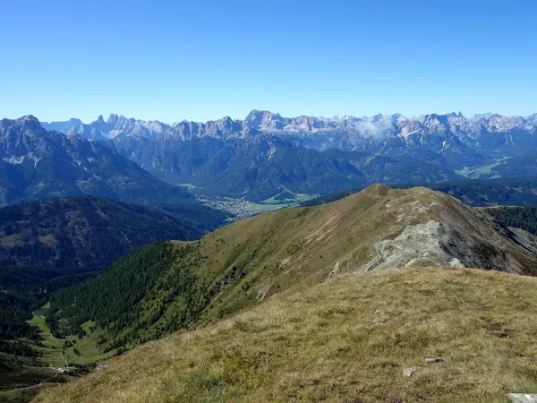 Gipfel Hochhorn Blick Richtung SSW unten Toblach