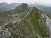 Blick vom Hirtenkopf auf den weiteren Tourenverlauf li der Magernigspitz re der Striedenkopf