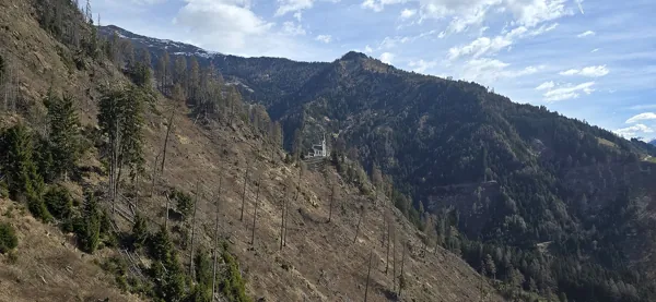 Abstieg über den Helenensteig Blick zurück zum Helenenkirchl