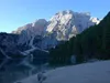 Start beim Pragser Wildsee hinten der Seekofel