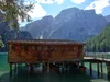 Ankunft am Pragser Wildsee hinten der Seekofel