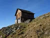 von der Lackneralm Richtung Gipfel Hohe Nase bei Almhütte