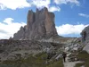 vom Schartenweg Richtung Lavaredohütte hinten die Drei Zinnen
