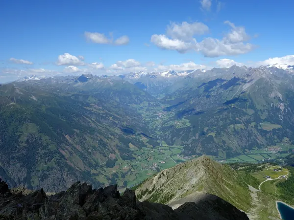 Gipfel Rotenkogel Blick Richtung Westen unten das Virgental