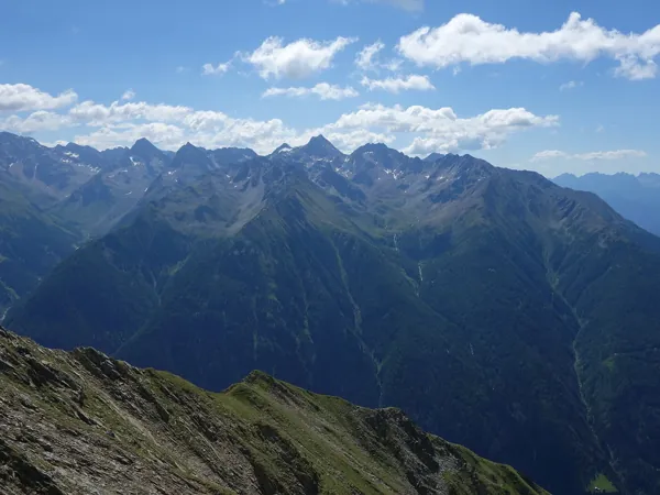 Gipfel Rotenkogel Blick Richtung SO Bildmitte der Hochschober