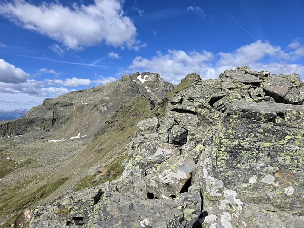 Gipfel Östlicher Sattelkopf Blick Richtung Westen hinten Schleinitz