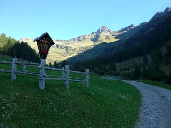 Marsch Richtung Talschluss hinten der Bockstein