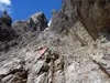 über Schuttfeld zum Einstieg Klettersteig durch Rinne