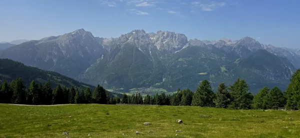 Abstieg vom Stronachkogel Richtung Zwischenberger Sattel hinten die Lienzer Dolomiten